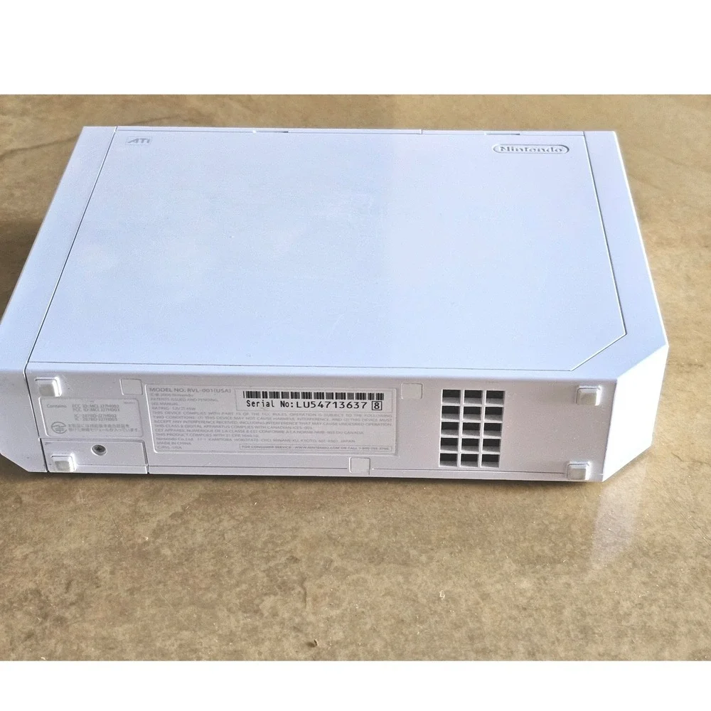 Nintendo Wii Console RVL-001 White Bundle with 2 Games Remote Nunchuk Cables - Picture 4 of 11